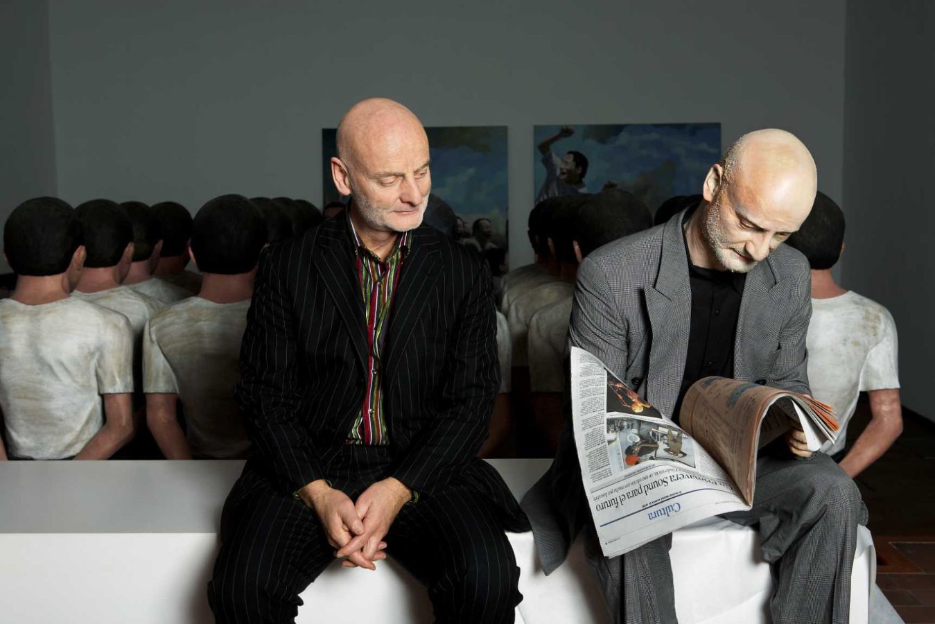 Uli Sigg ist selber auch immer wieder Motiv in den Werken der Künstler:innen, die er sammelt. Zum Beispiel als «Zeitungsleser» in der gleichnamigen Skulptur von Ai Weiwei. (Bild: zvg)